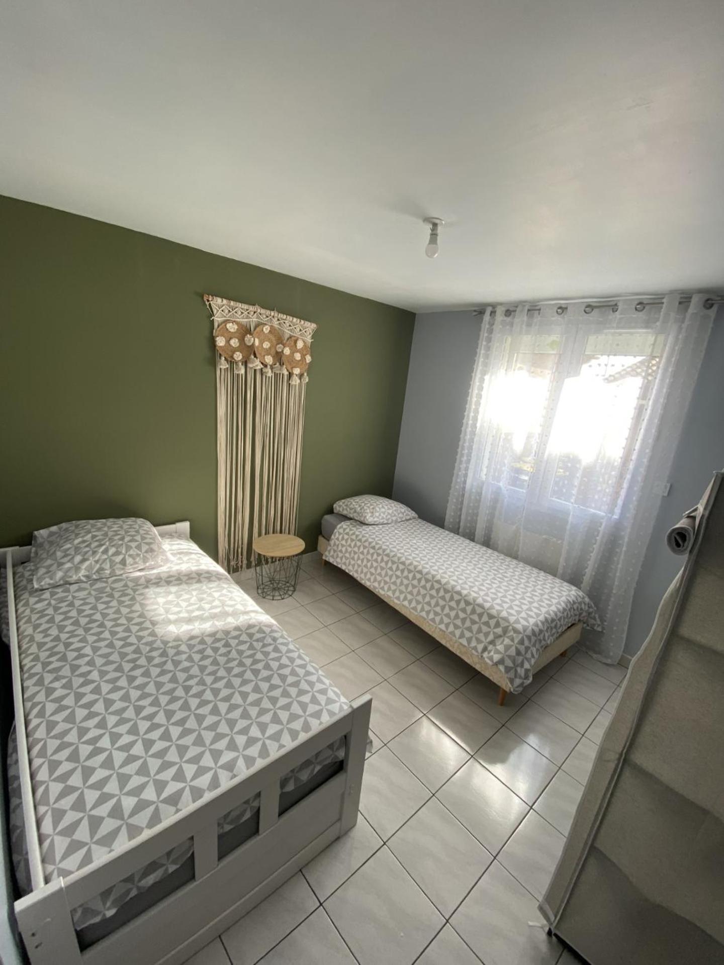 Appartement Tout Equipe 2 Chambres + Jardin Saix  Экстерьер фото