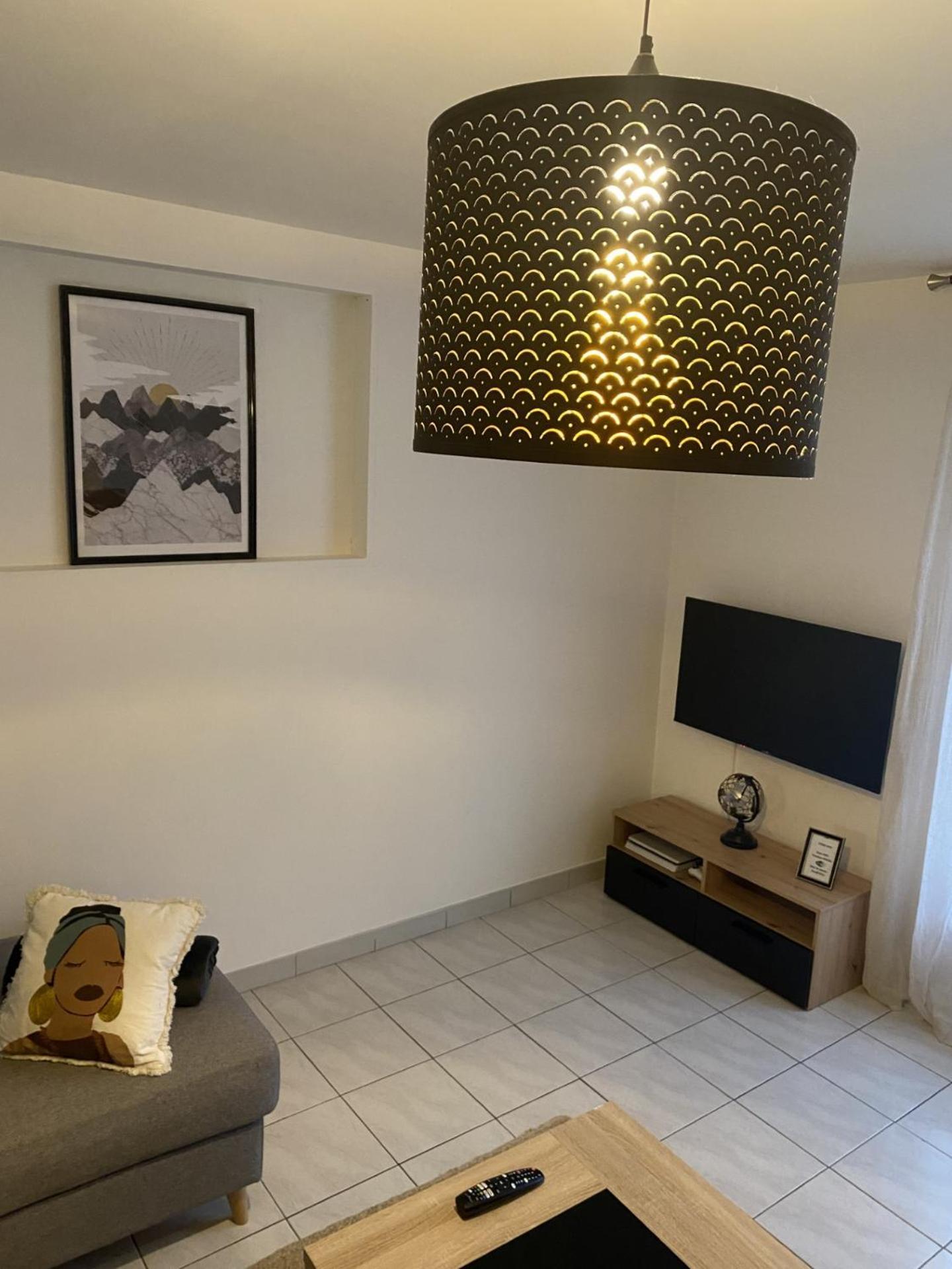 Appartement Tout Equipe 2 Chambres + Jardin Saix  Экстерьер фото